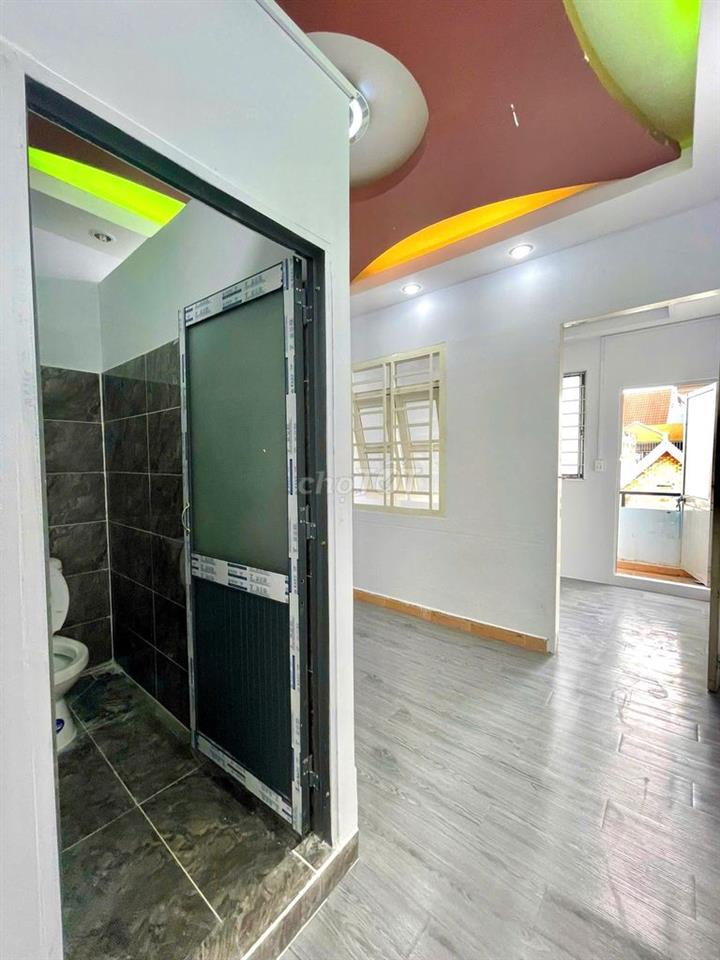 PHÒNG TRỆT CÓ GÁC SẠCH SẼ GIÁ RẺ NGAY QUANG TRUNG & 1PN TÁCH BẾP