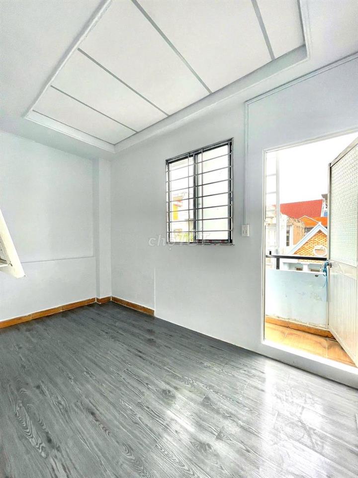 PHÒNG TRỆT CÓ GÁC SẠCH SẼ GIÁ RẺ NGAY QUANG TRUNG & 1PN TÁCH BẾP