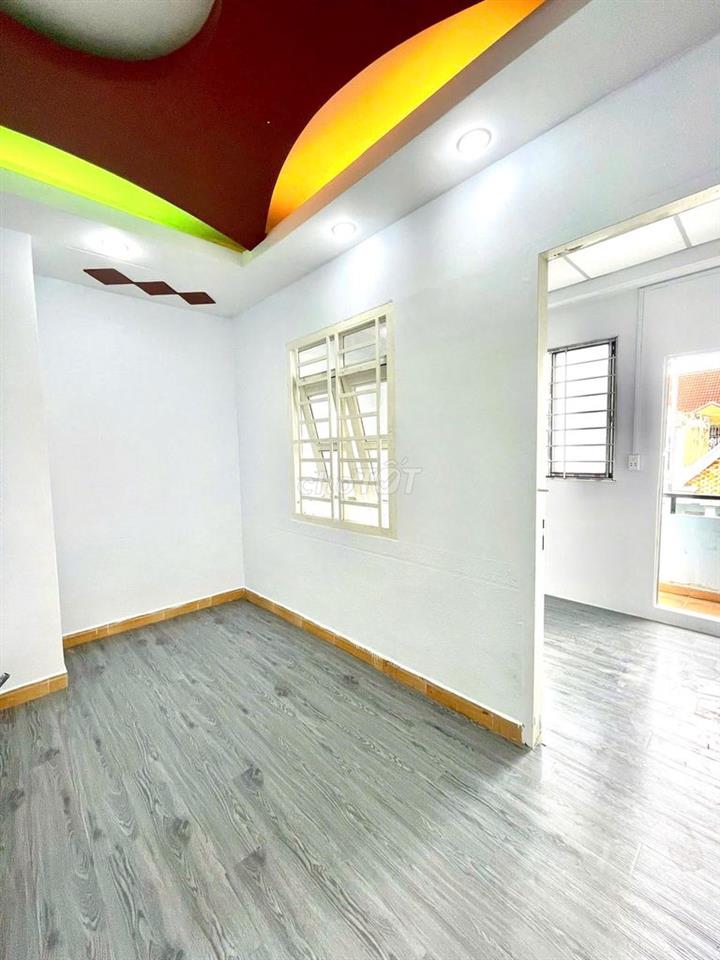 PHÒNG TRỆT CÓ GÁC SẠCH SẼ GIÁ RẺ NGAY QUANG TRUNG & 1PN TÁCH BẾP