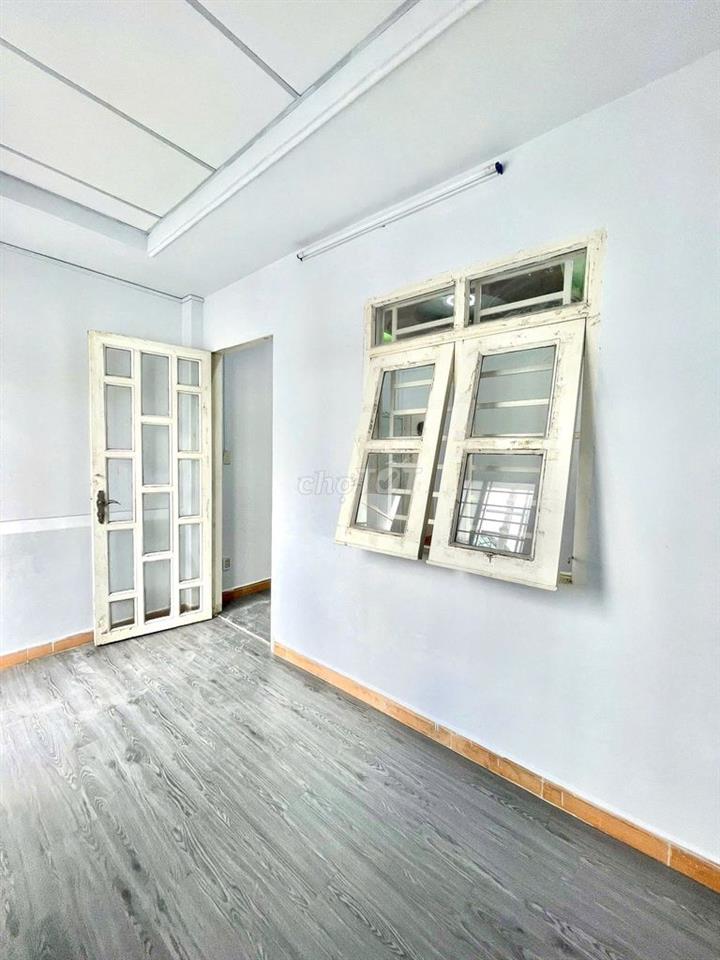 PHÒNG TRỆT CÓ GÁC SẠCH SẼ GIÁ RẺ NGAY QUANG TRUNG & 1PN TÁCH BẾP