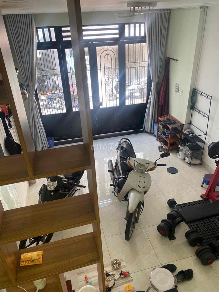 phòng trọ thoáng mát có bancol, máy lạnh, cách IUH 300m