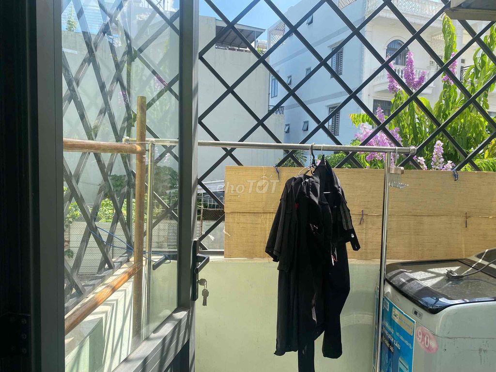 phòng trọ thoáng mát có bancol, máy lạnh, cách IUH 300m
