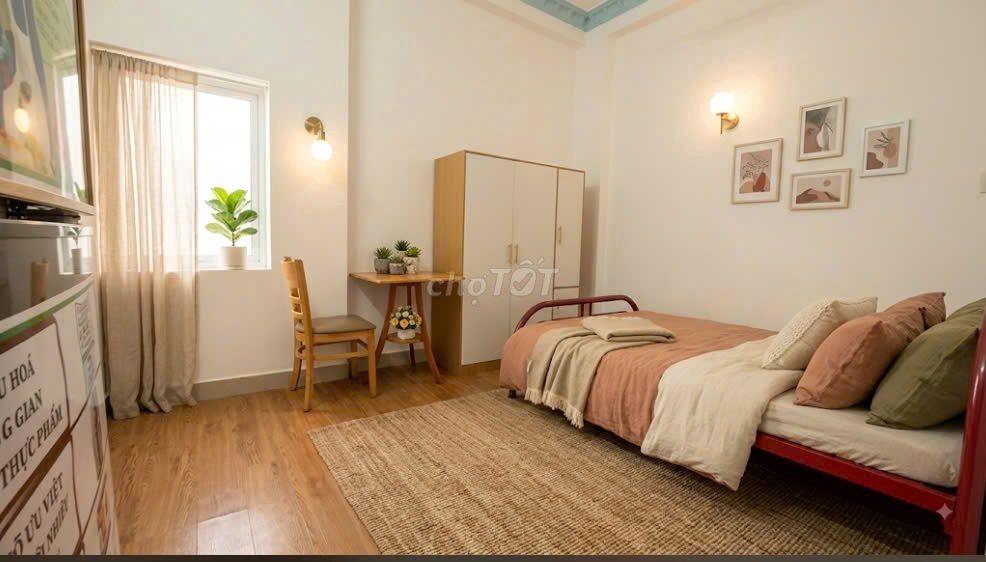 Cho thuê phòng trọ ban công 2 phòng ngủ, gần chợ Hạnh Thông Tây