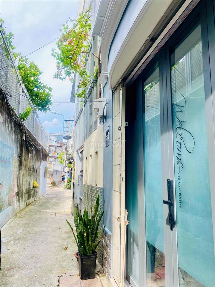 Bán nhà hẻm xe hơi sổ hồng nội thất cao cấp Gò Vấp