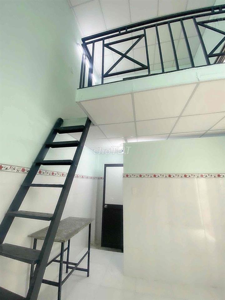 Trọ máy lạnh - gác cao ngay gần IUH