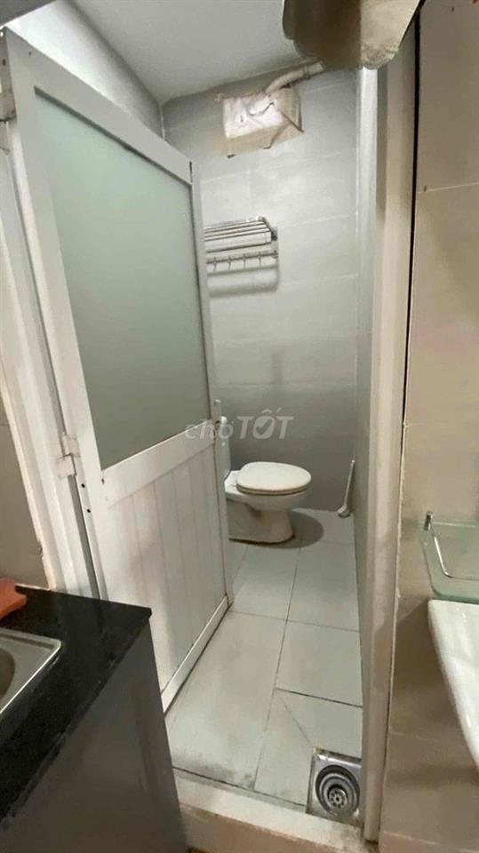 Phòng Full Nội Thất cửa sổ trời