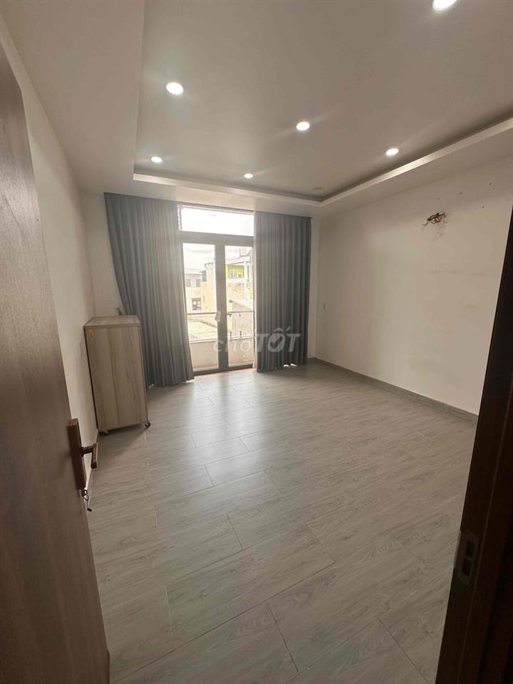 Phòng ban công thoáng mát gần Lotte Gò Vấp vào ở ngay