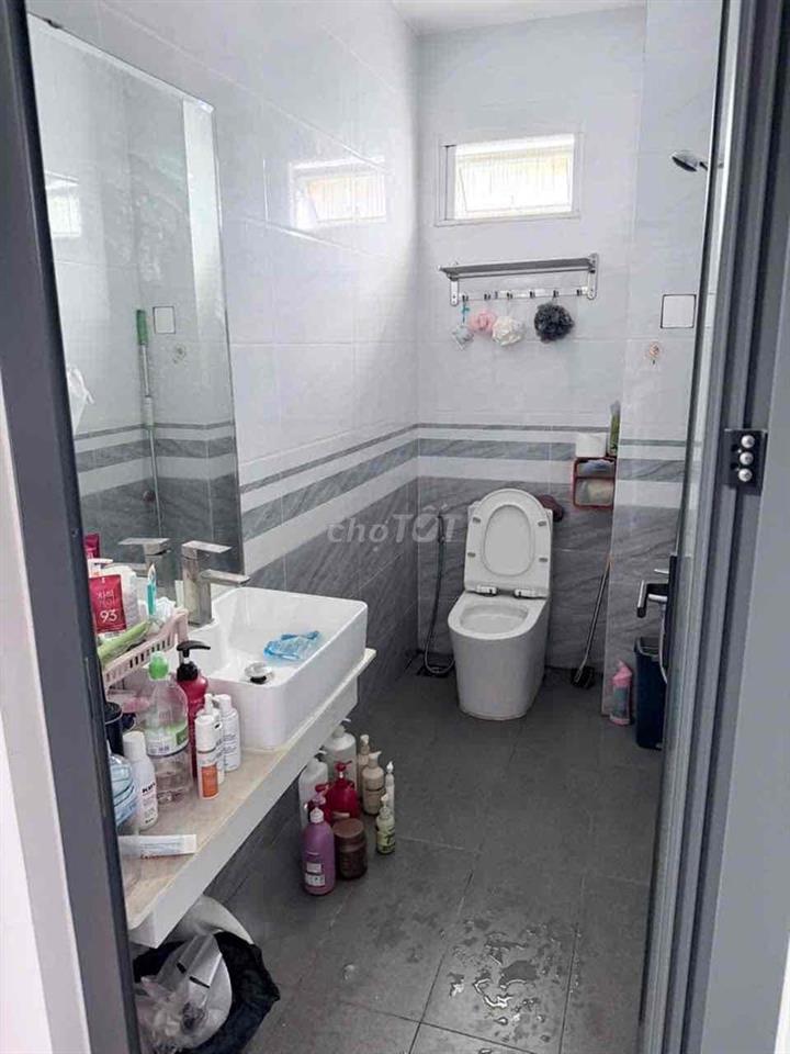 Nhà gđ ko ở share lại phòng điện nước giá dân
