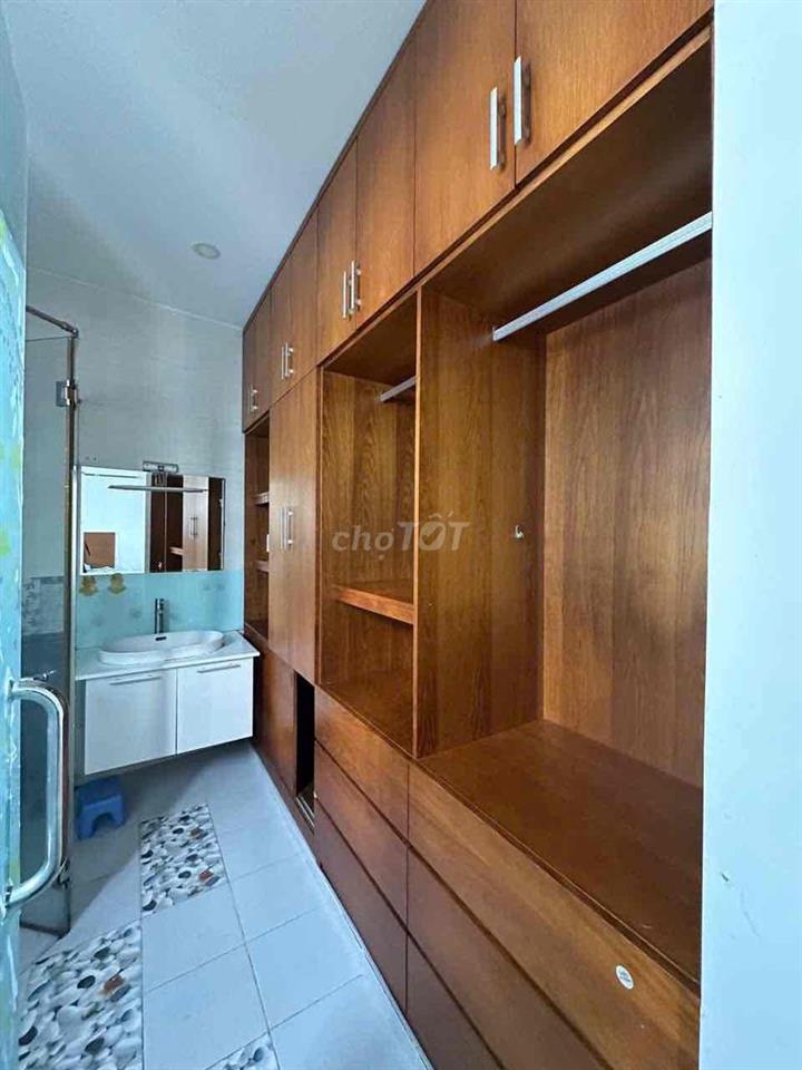Tìm nữ ở ghép phòng trong nhà nguyên căn