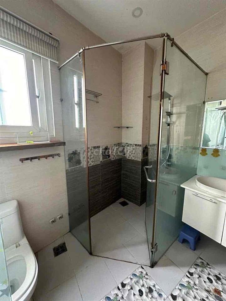 Tìm nữ ở ghép phòng trong nhà nguyên căn