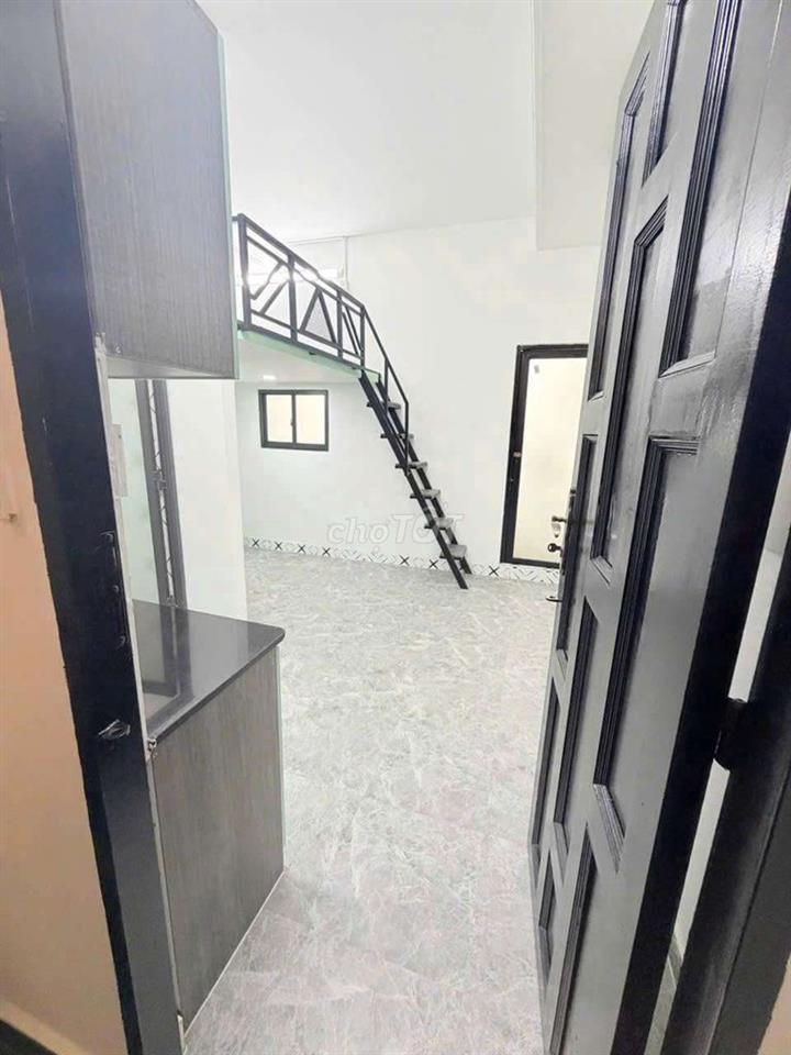 Phòng trọ có ban công, máy lạnh tủ lanhh