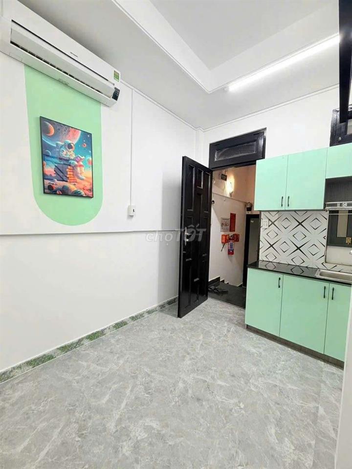 Phòng trọ có ban công, máy lạnh tủ lanhh