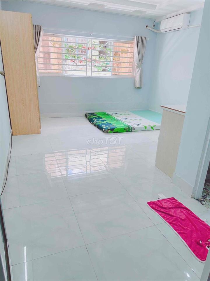Phòng sạch thoáng gần trường ĐH, CĐ, chợ, Siêu Thị