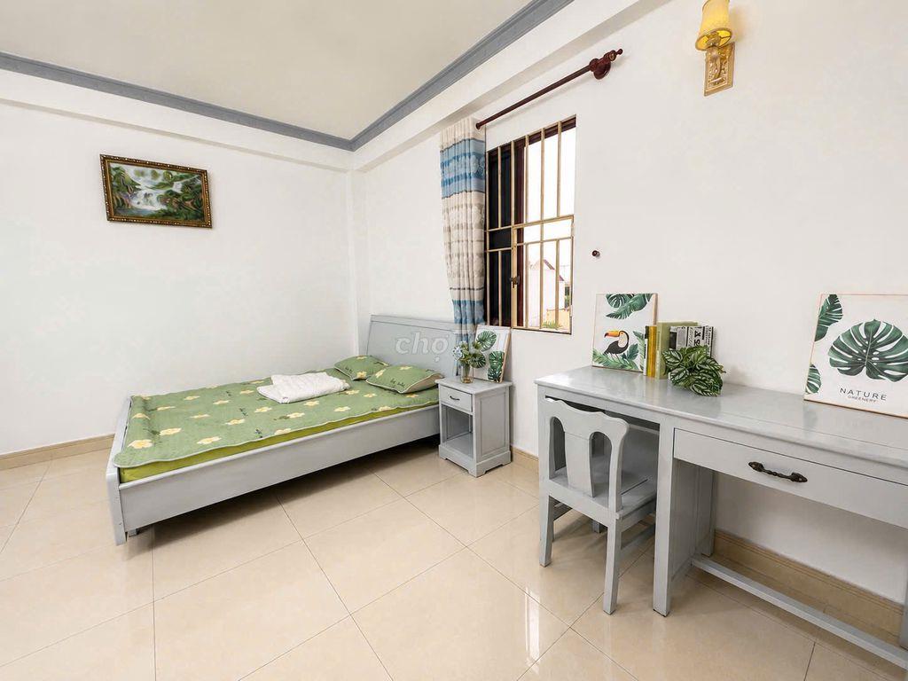 Phòng Studio - Cửa sổ trời
