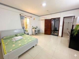 Phòng Studio - Cửa sổ trời
