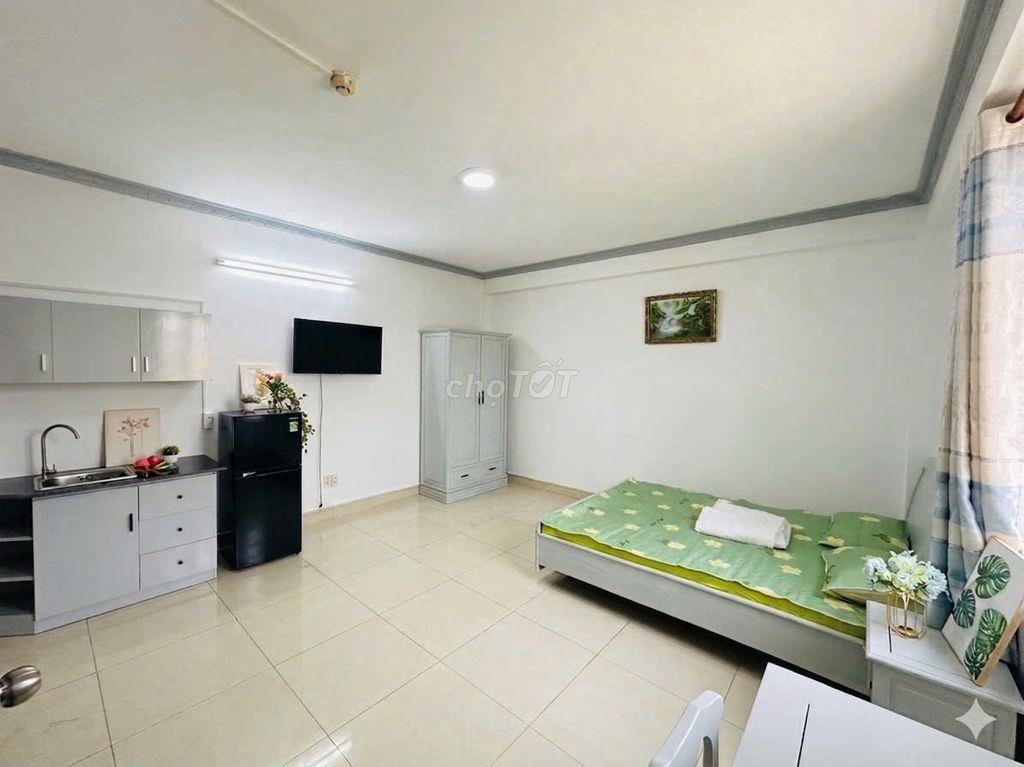 Phòng Studio - Cửa sổ trời