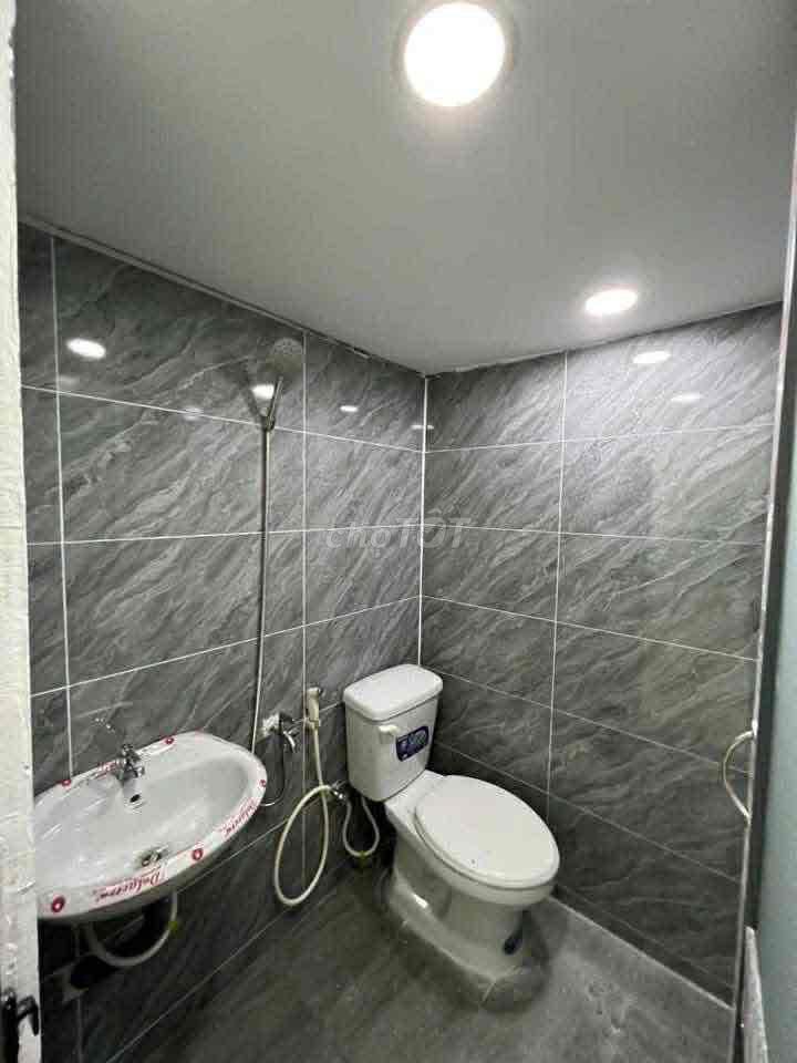 Do về quê gấp nên em pass lại phòng vào ở liền ( hỗ trọ cọc 1tr)