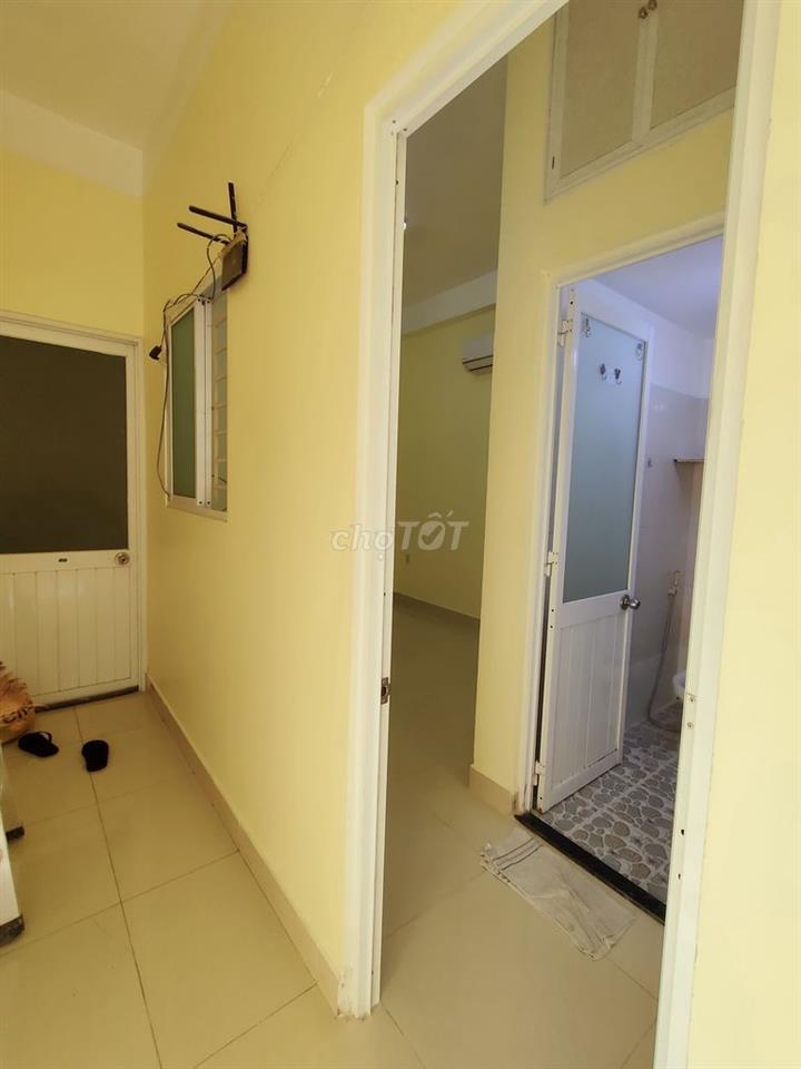 Phòng máy lạnh sạch sẽ thoáng mát ngay đường số 2 chợ TSN Gò Vấp