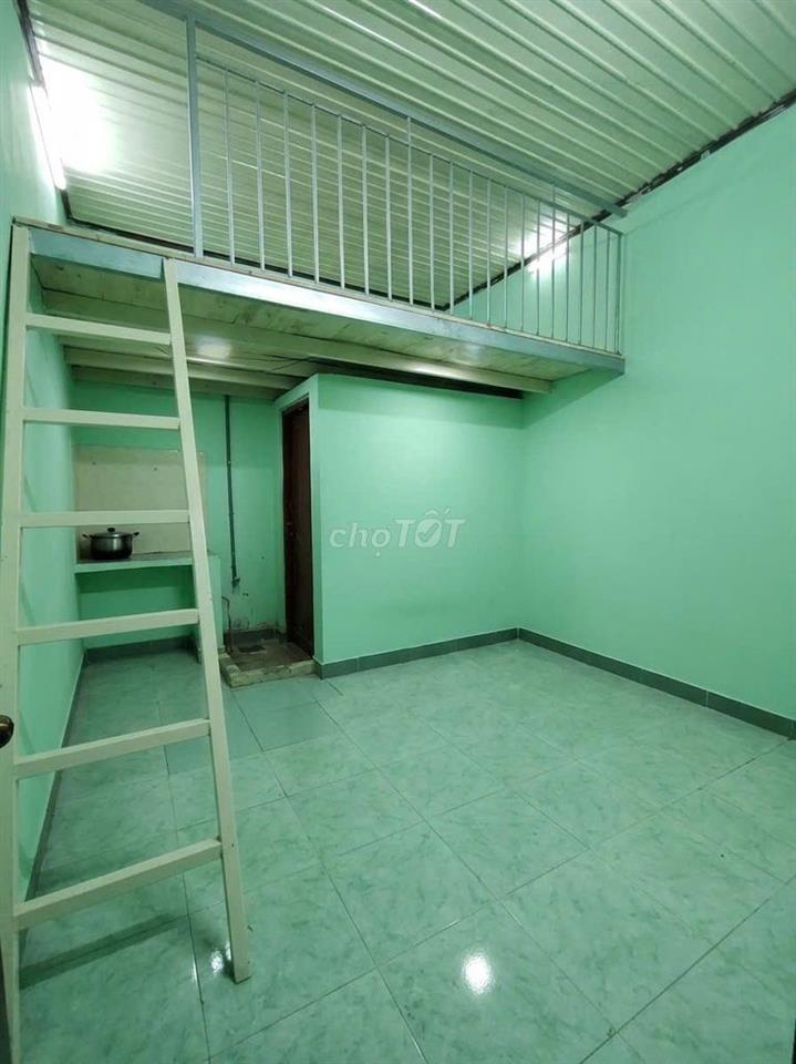 Phòng Trọ Gác Suốt GIÁ RẺ, Sạch Sẽ, Ngay Chợ Xóm Mới