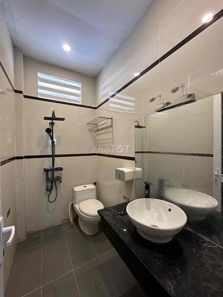 Cho thuê căn 1PN-2PN hơn 120m2 , Phòng bếp riêng, ban công sân vương
