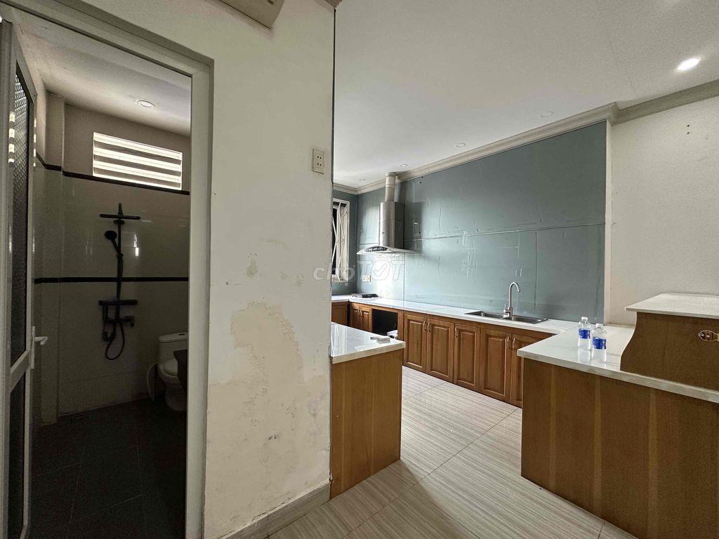 Cho thuê căn 1PN-2PN hơn 120m2 , Phòng bếp riêng, ban công sân vương