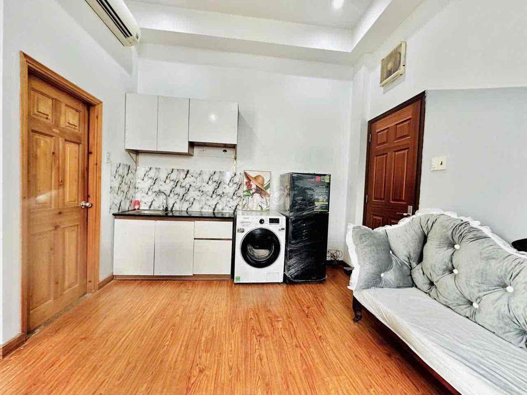 1PN Ban Công Siêu Rộng 50m2 Ngay Ngã Bảy Lý Thái Tổ