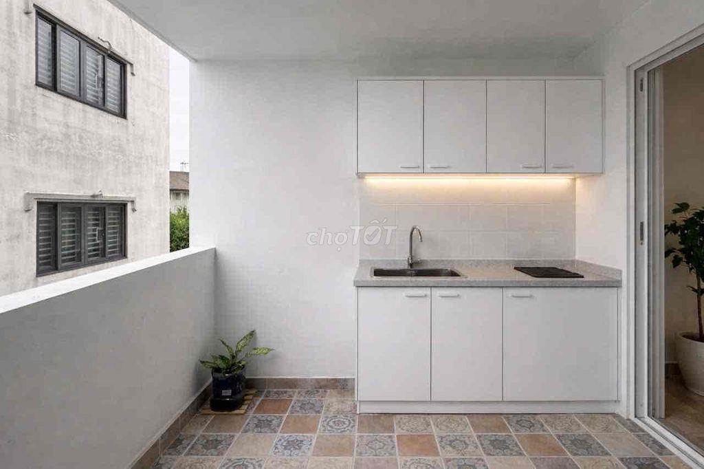 Căn hộ 1PN Tách bếp ban công mới ngay công viên làng hoa