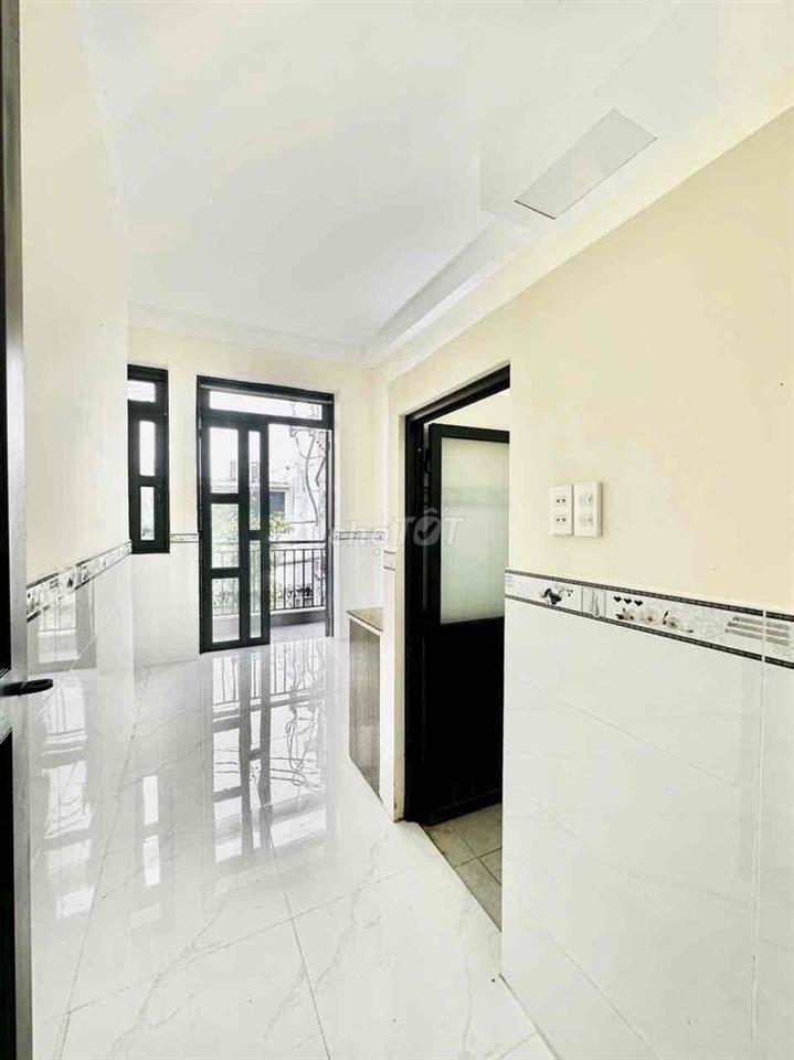 Cho thuê phòng trọ có bancong bên cạnh ĐH Công Thương
