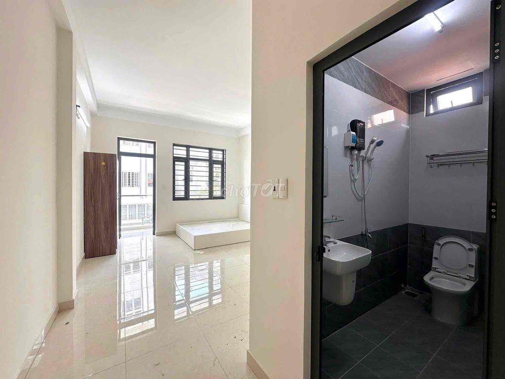 Cho Thuê Căn Hộ Ban Công Mới 100% Ngay CV Làng Hoa