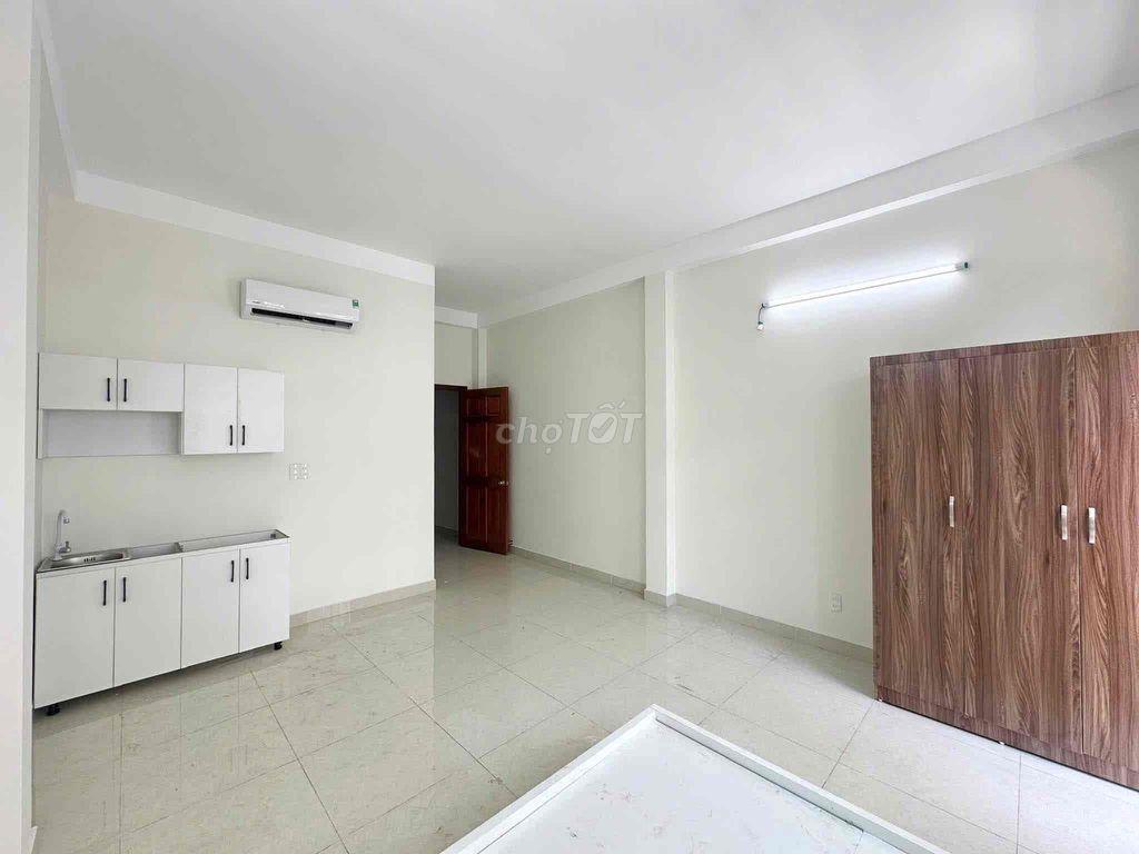 Cho Thuê Căn Hộ Ban Công Mới 100% Ngay CV Làng Hoa