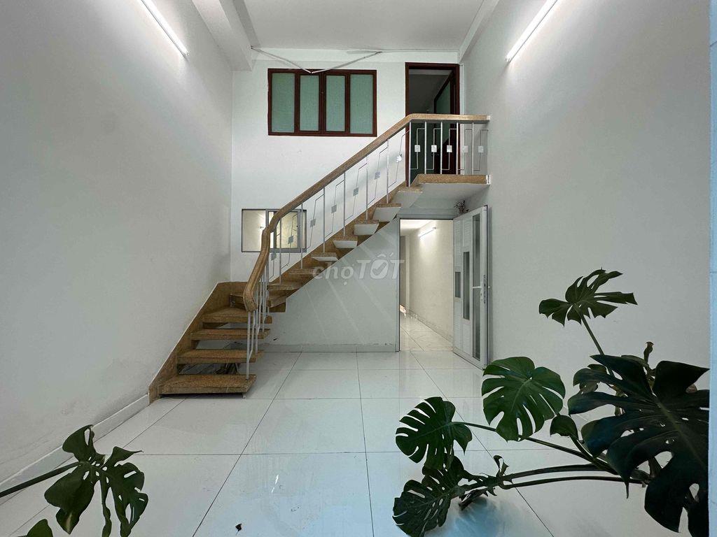 Cho Thuê Mặt Bằng 250m2 VIP Âu Cơ có 5PN 4WC