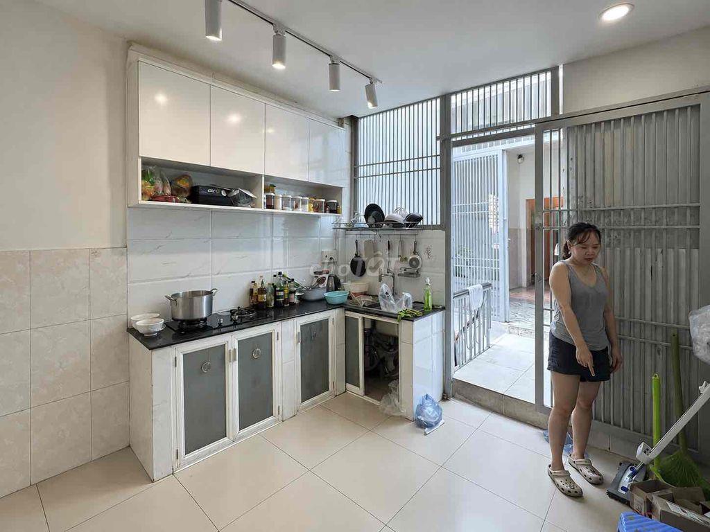 Cho Thuê Mặt Bằng 250m2 VIP Âu Cơ có 5PN 4WC