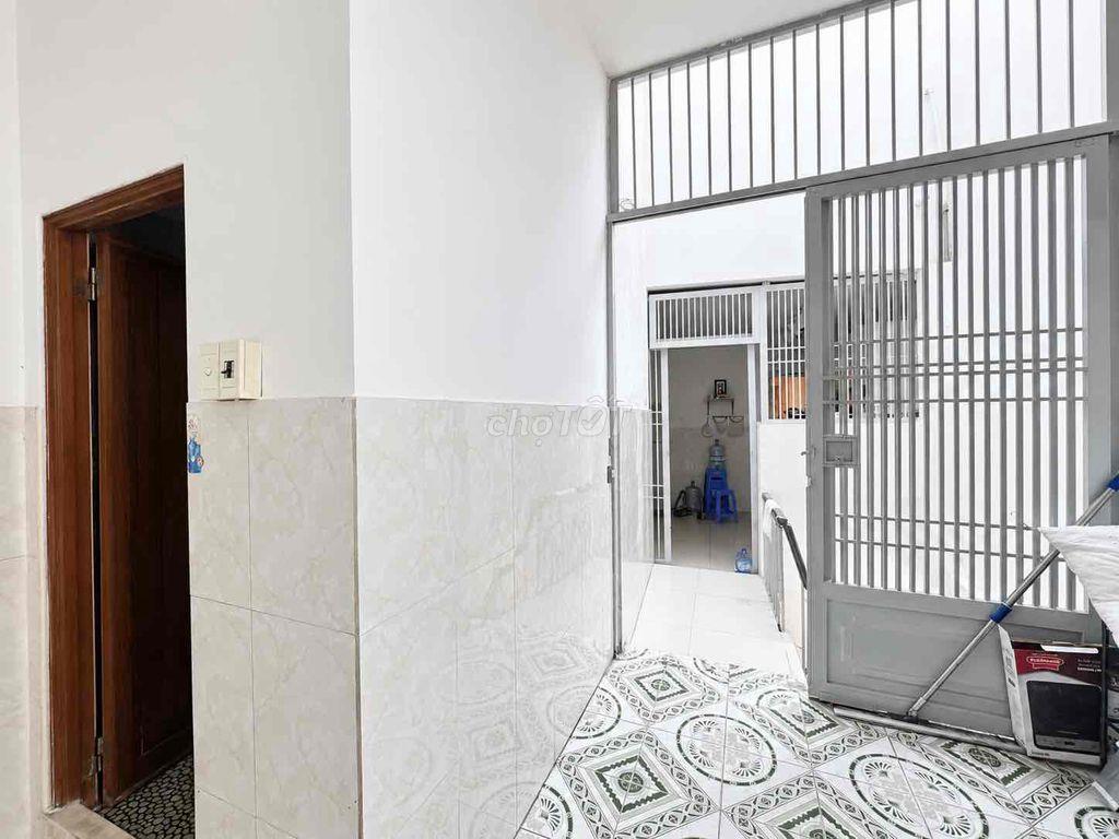 Cho Thuê Mặt Bằng 250m2 VIP Âu Cơ có 5PN 4WC