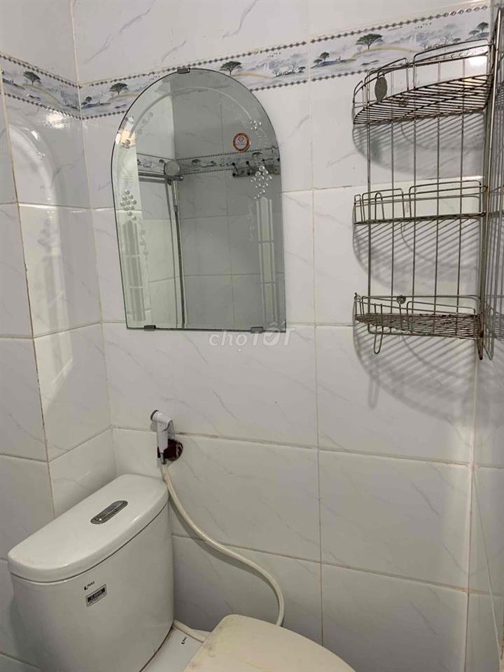 Nhà trống , sạch sẽ, thoáng mát , an ninh trật tự tốt, gần trợ, trường