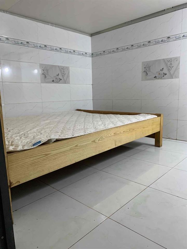 Nhà trống , sạch sẽ, thoáng mát , an ninh trật tự tốt, gần trợ, trường