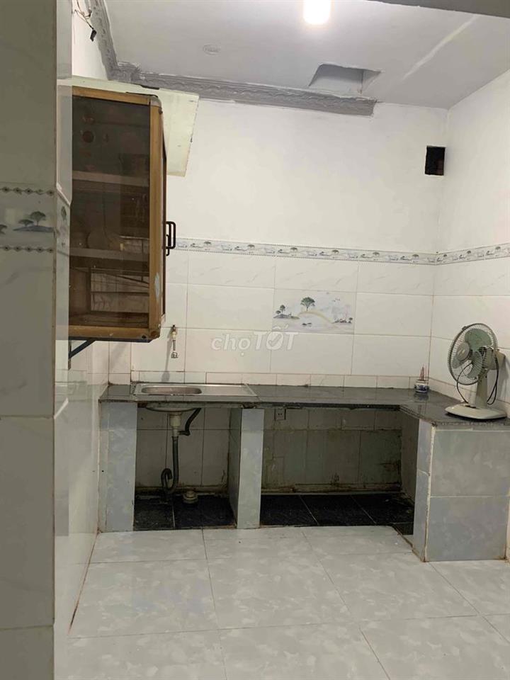 Nhà trống , sạch sẽ, thoáng mát , an ninh trật tự tốt, gần trợ, trường