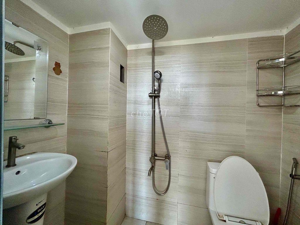 Duplex ban công - giá rẻ - sát vách NTTU - free tiền dv cho tsv