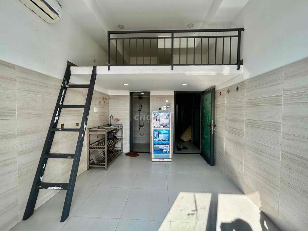 Duplex ban công - giá rẻ - sát vách NTTU - free tiền dv cho tsv