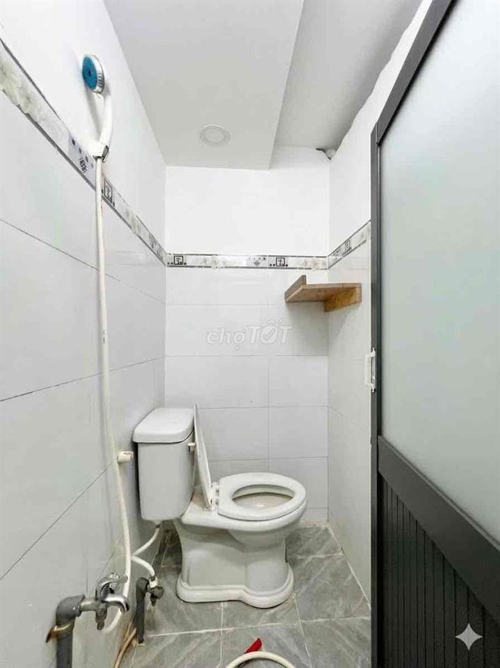 Phòng trọ giá rẻ - sát vách NTTU - khuyến mãi 300k cho tsv