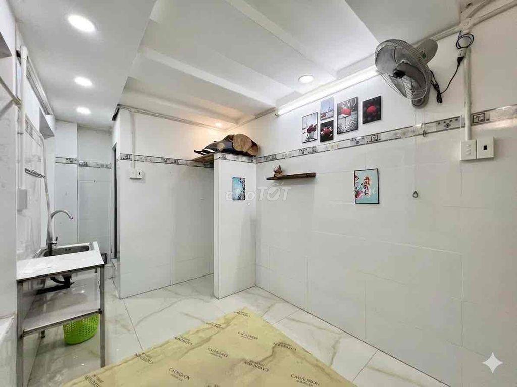 Phòng trọ giá rẻ - sát vách NTTU - khuyến mãi 300k cho tsv