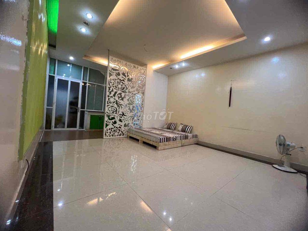 Chính chủ cho thuê phòng rộng sạch sẽ tại Phạm Văn Bạch