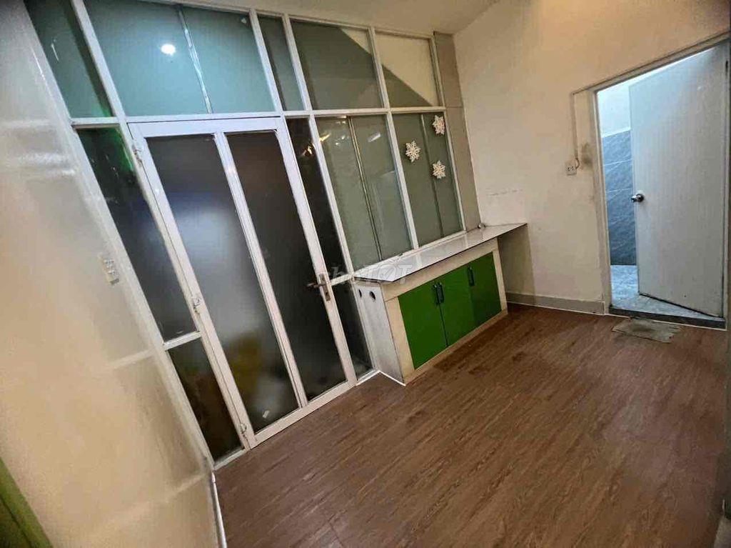 Chính chủ cho thuê phòng rộng sạch sẽ tại Phạm Văn Bạch