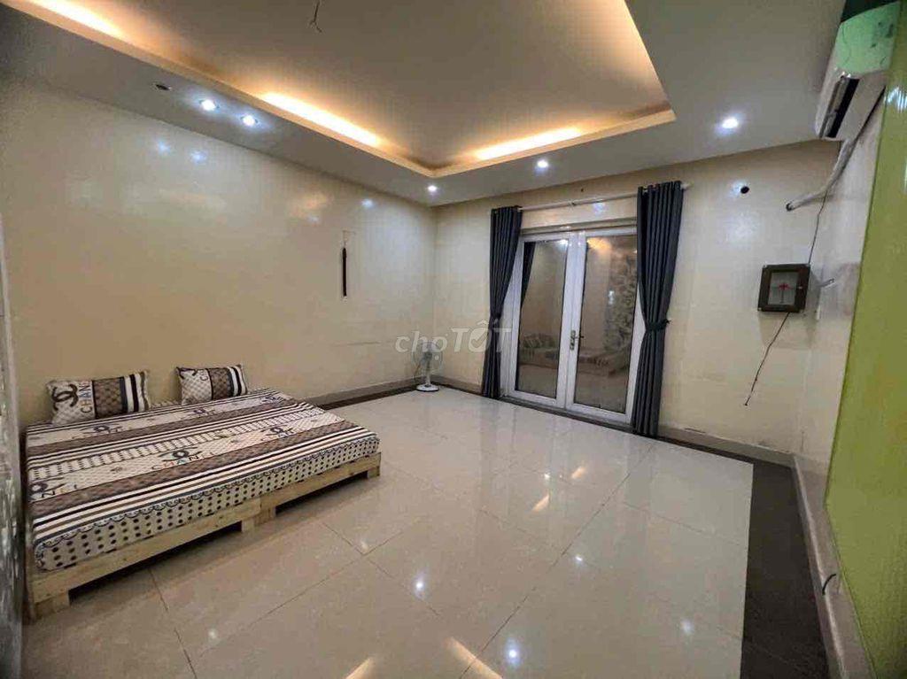 Chính chủ cho thuê phòng rộng sạch sẽ tại Phạm Văn Bạch