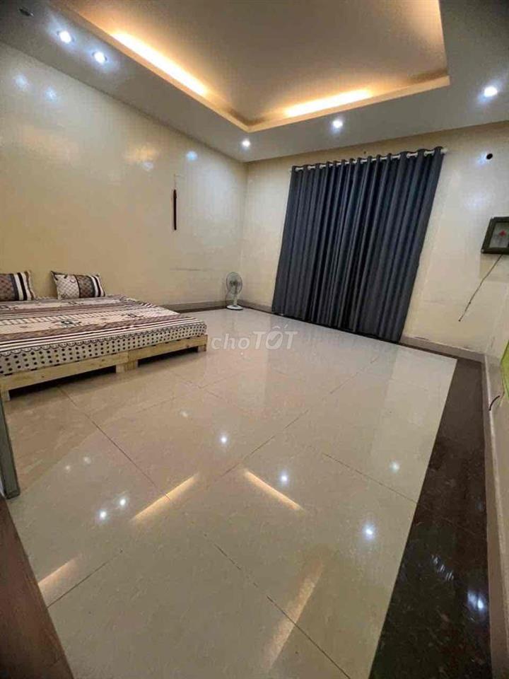 Chính chủ cho thuê phòng rộng sạch sẽ tại Phạm Văn Bạch