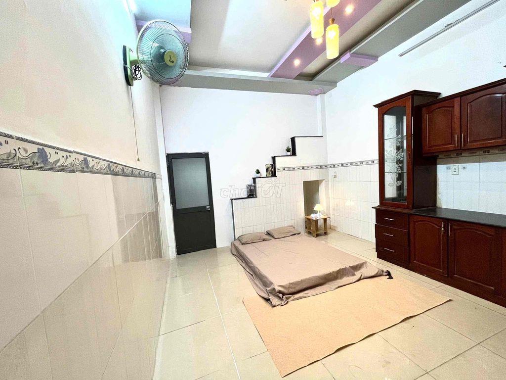 Chính chủ cọc 1tr phòng tầng trệt ngay chợ hiệp thành