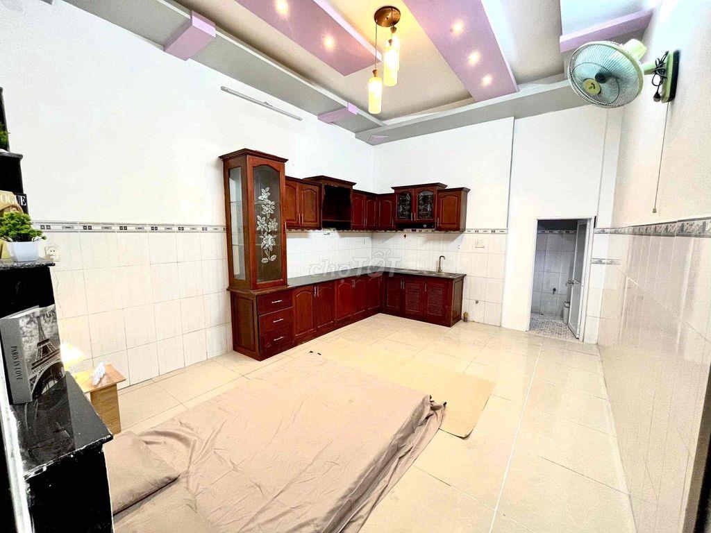 Chính chủ cọc 1tr phòng tầng trệt ngay chợ hiệp thành