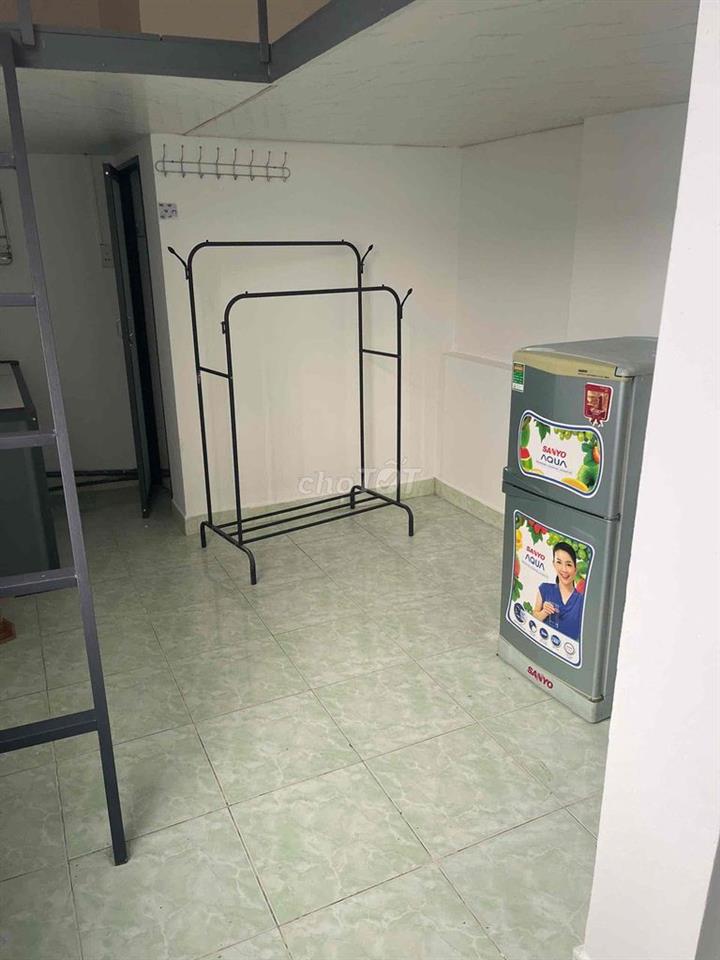 PHÒNG TRỌ BAN CÔNG SẠCH SẼ THOÁNG MÁT