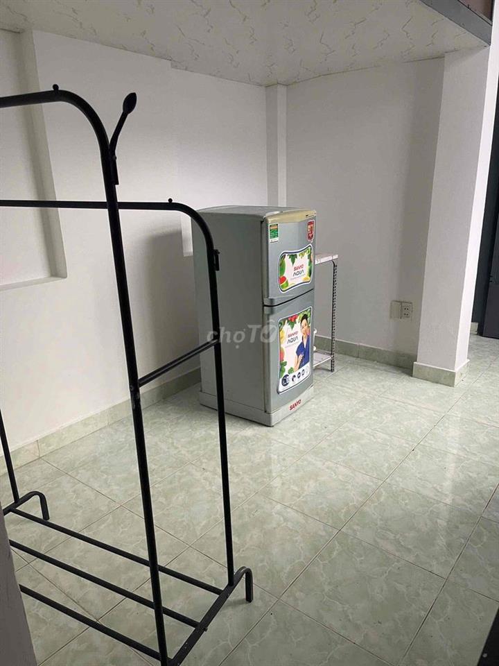 PHÒNG TRỌ BAN CÔNG SẠCH SẼ THOÁNG MÁT