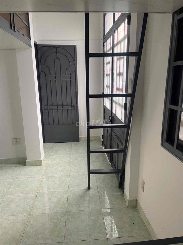 PHÒNG TRỌ BAN CÔNG SẠCH SẼ THOÁNG MÁT