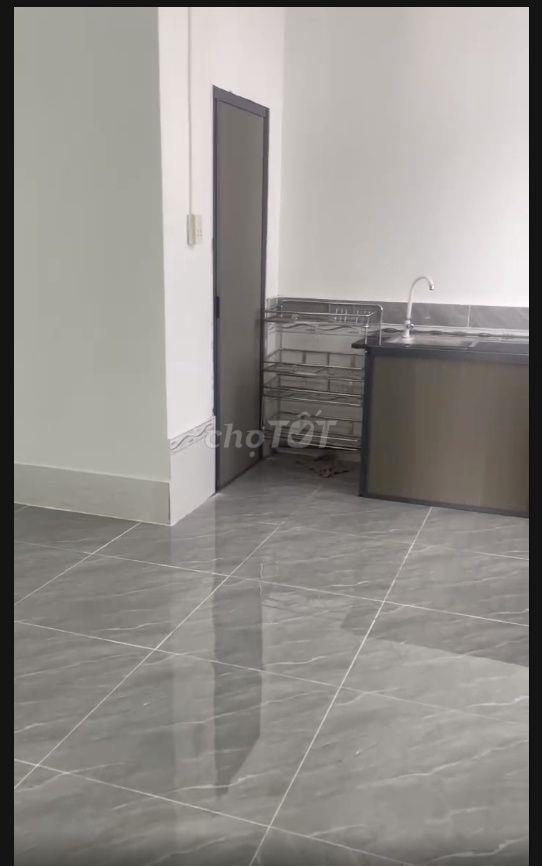 Phòng trọ 1 tầng riêng biệt gồm: 2 PN, 1 NVS có ban công. 